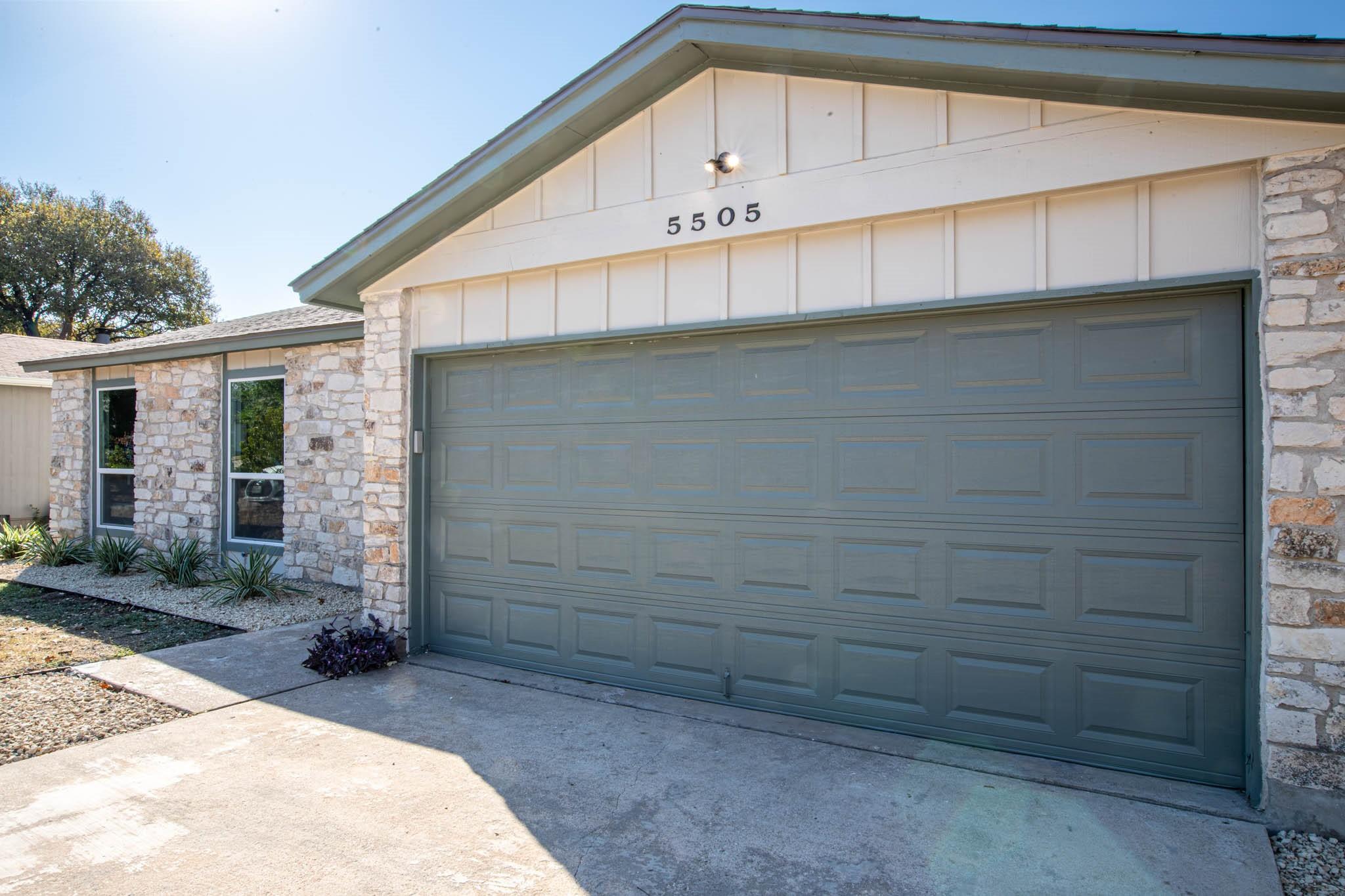 5505 Porsche LN