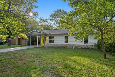 Photo of 3203 Dolphin DR, Austin, TX 78704 (MLS # 4884645)