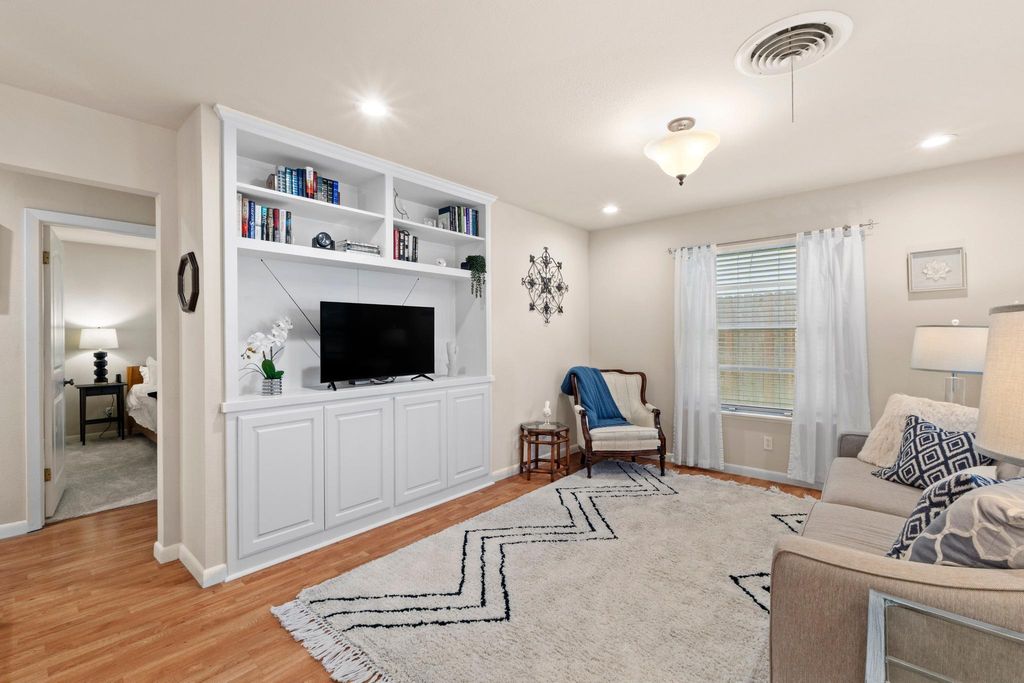 Photo of 8501 Kromer ST, Austin, TX 78757 (MLS # 8222143)