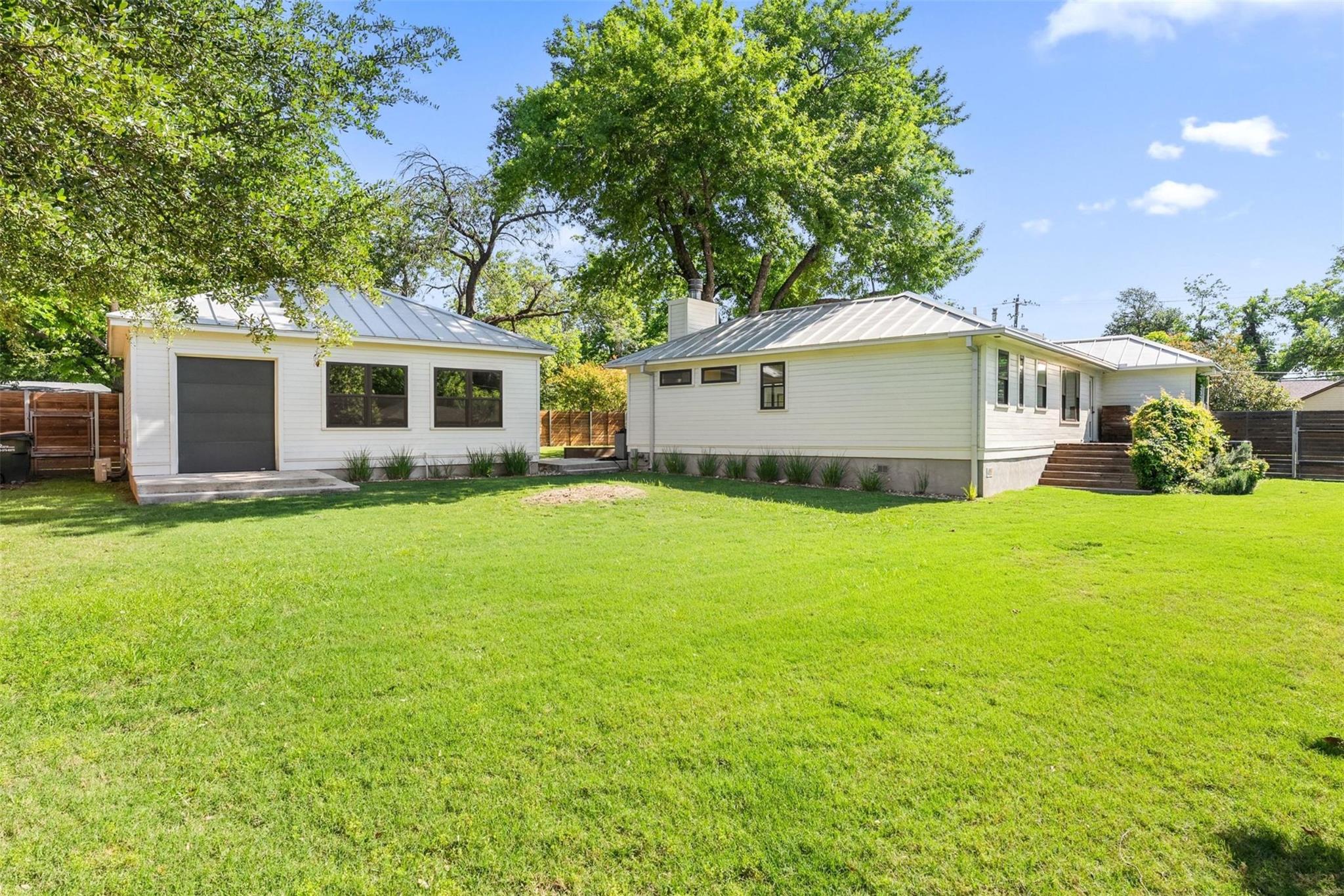 1402 Hutto RD