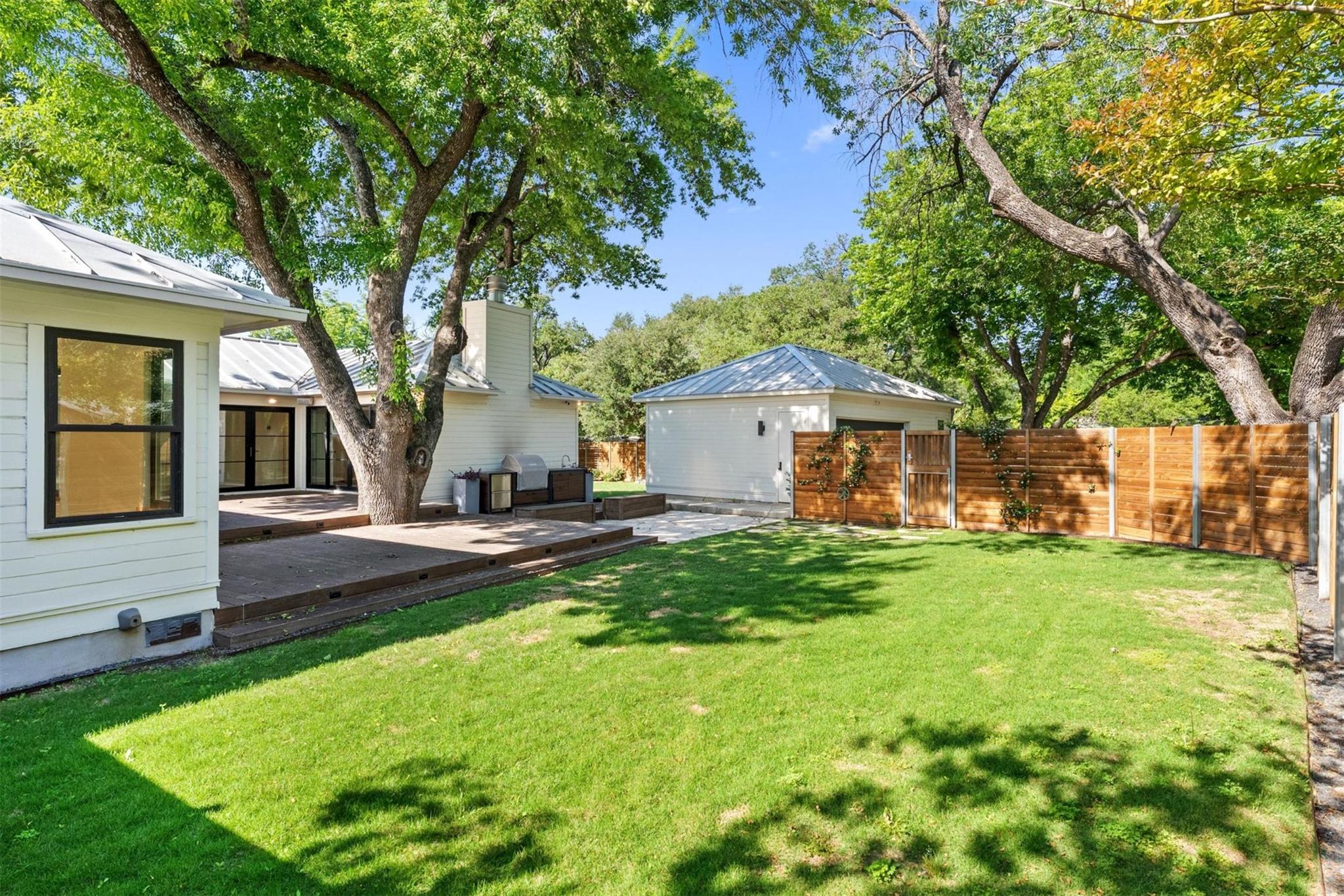 1402 Hutto RD
