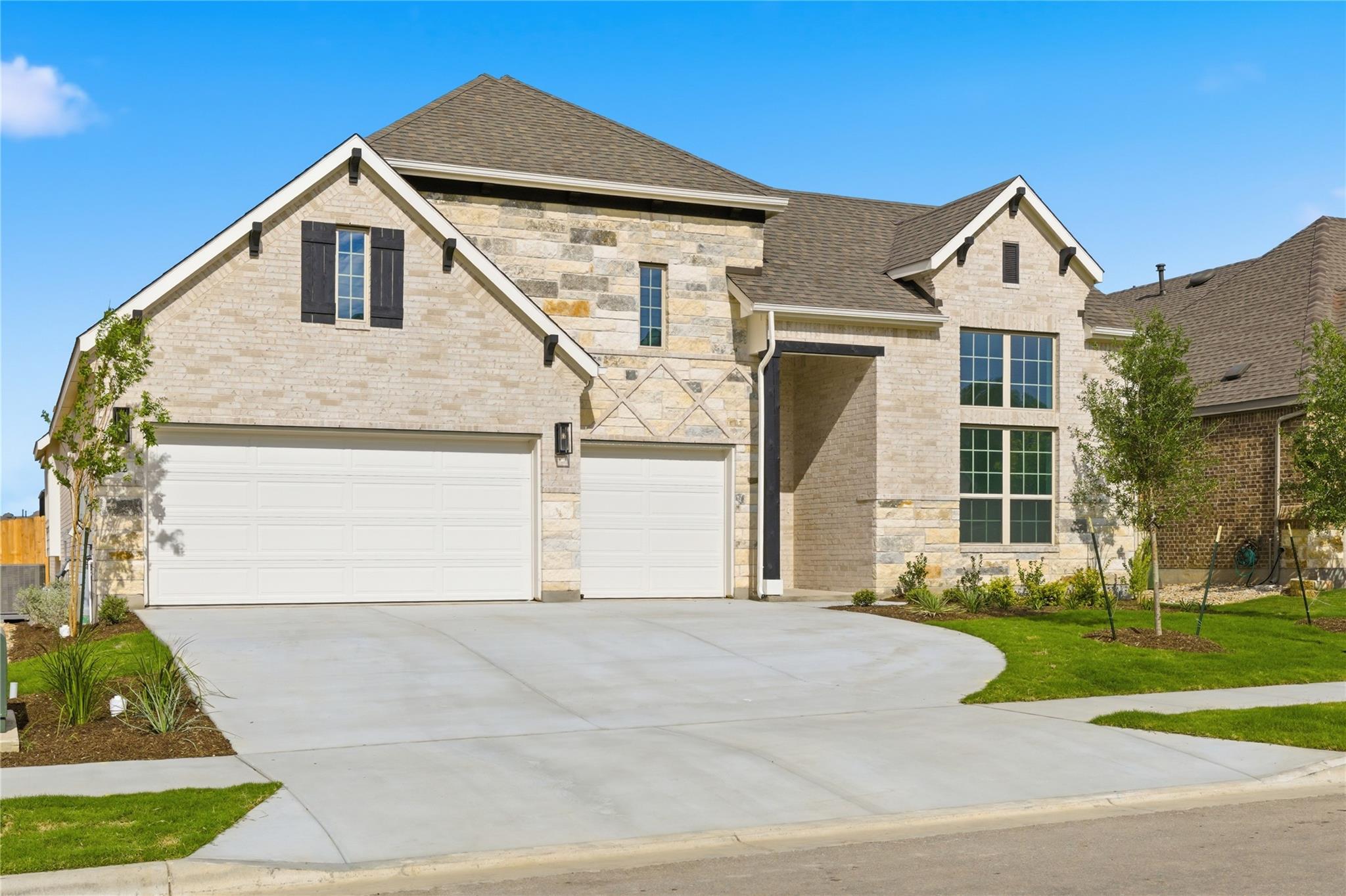 912 Landing LN