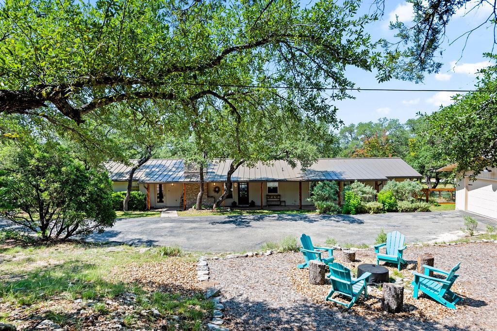 200 W Meadow LN
