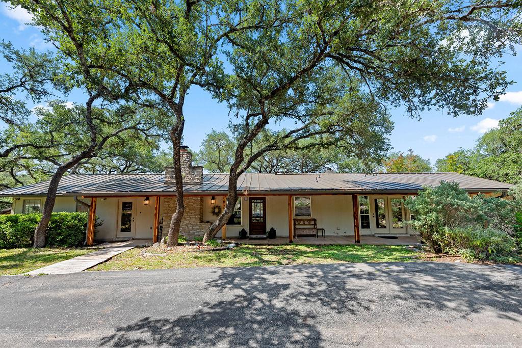 200 W Meadow LN