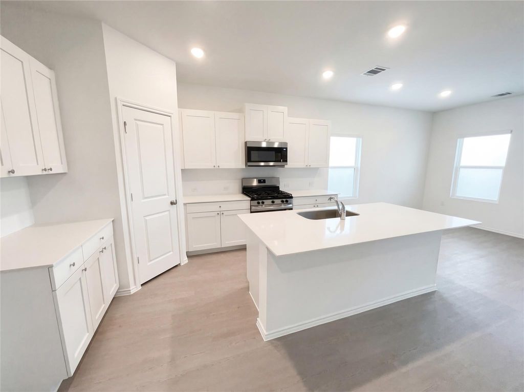 Photo of 501 Vantage DR, Hutto, TX 78634 (MLS # 9089346)