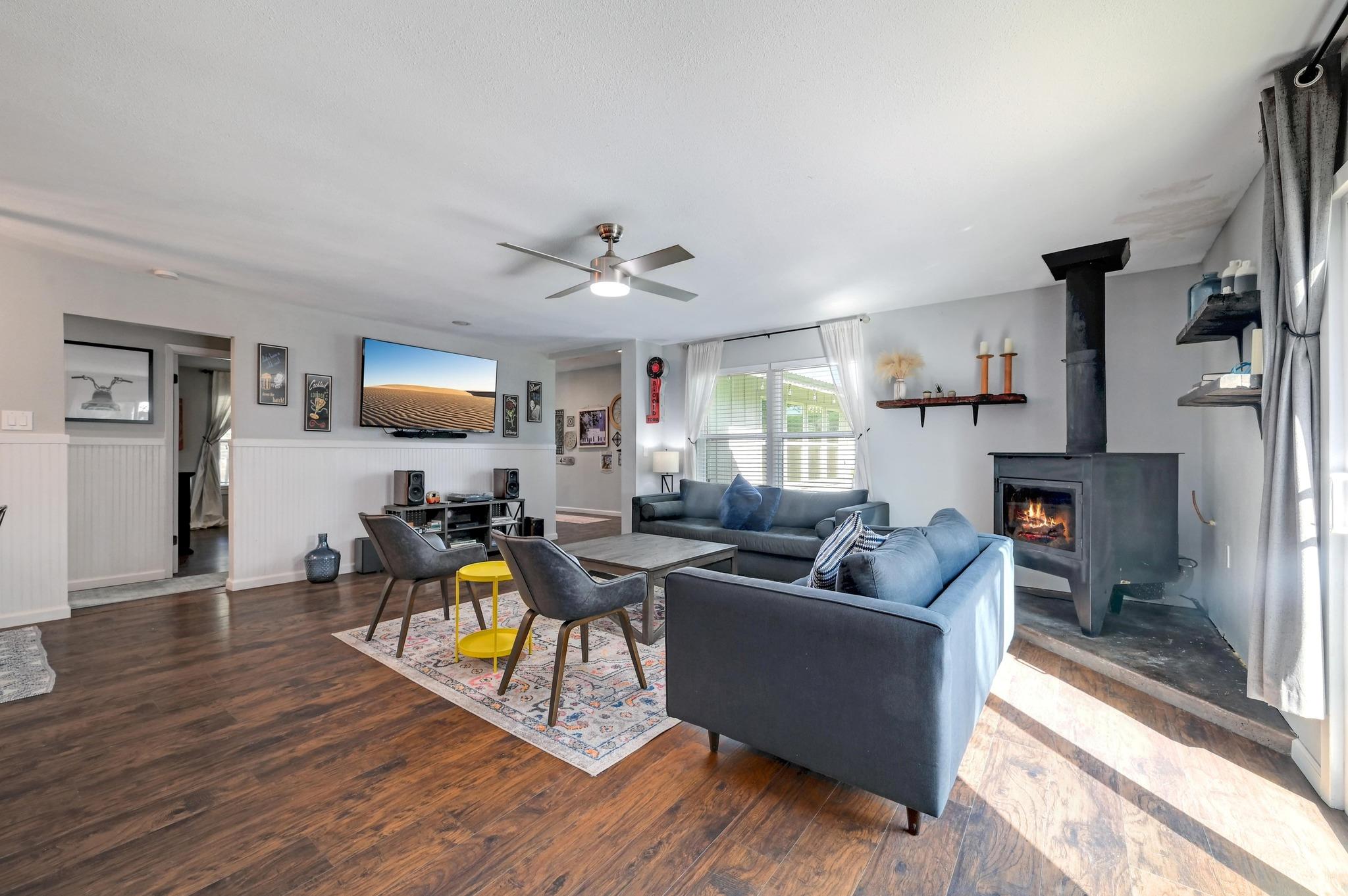 842 Cougar DR