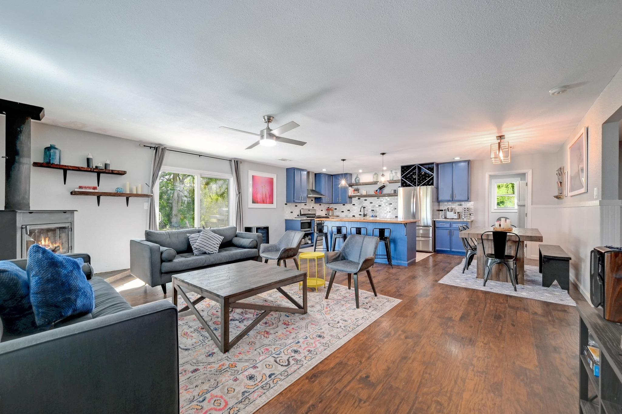 842 Cougar DR