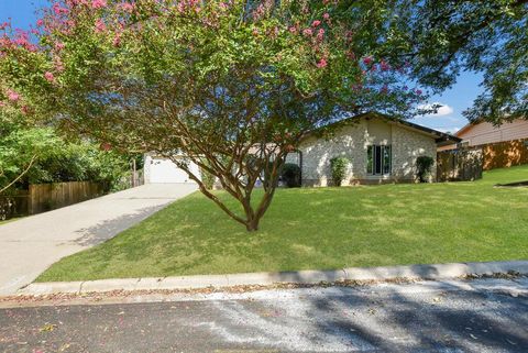 Photo of 7203 Marywood CIR, Austin, TX 78723 (MLS # 1454461)
