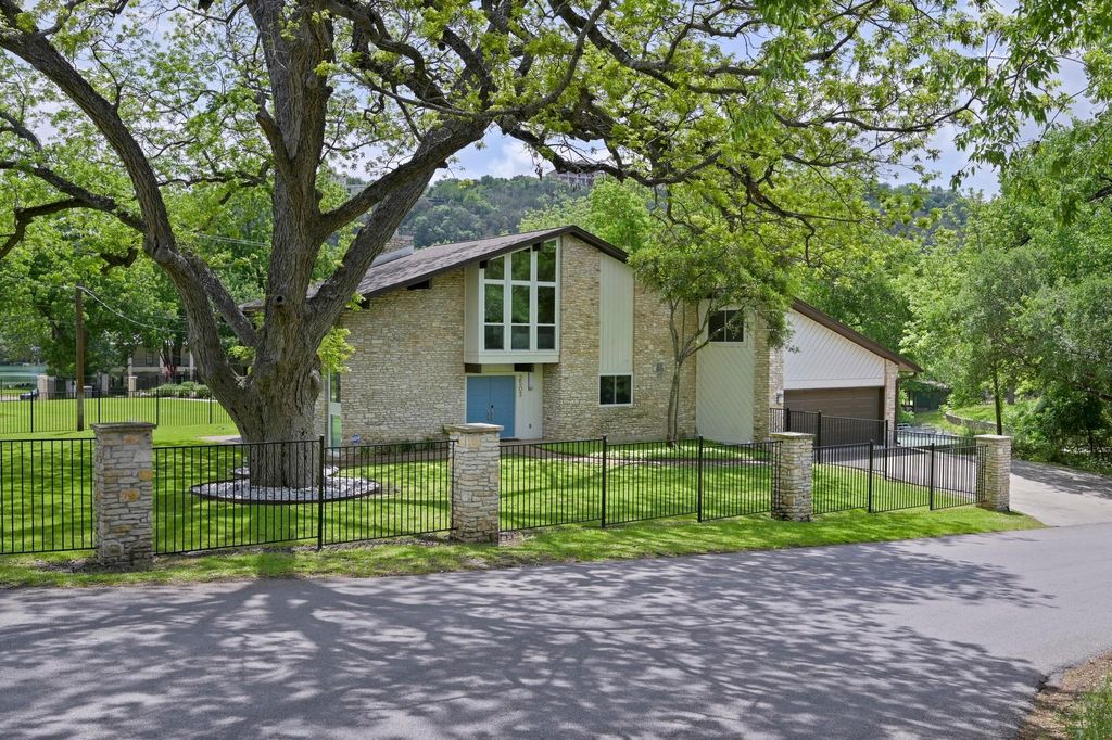 Photo of 2503 Manana ST, Austin, TX 78730 (MLS # 4224788)