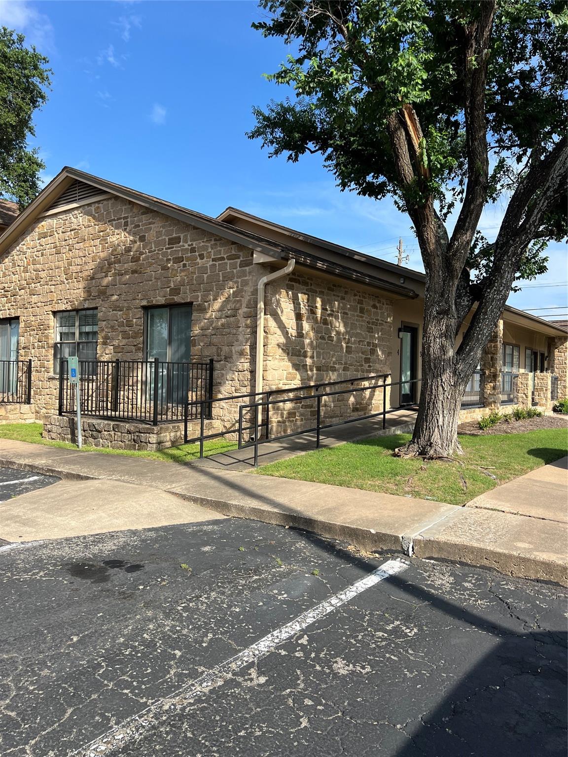 13740 N Highway 183 G4