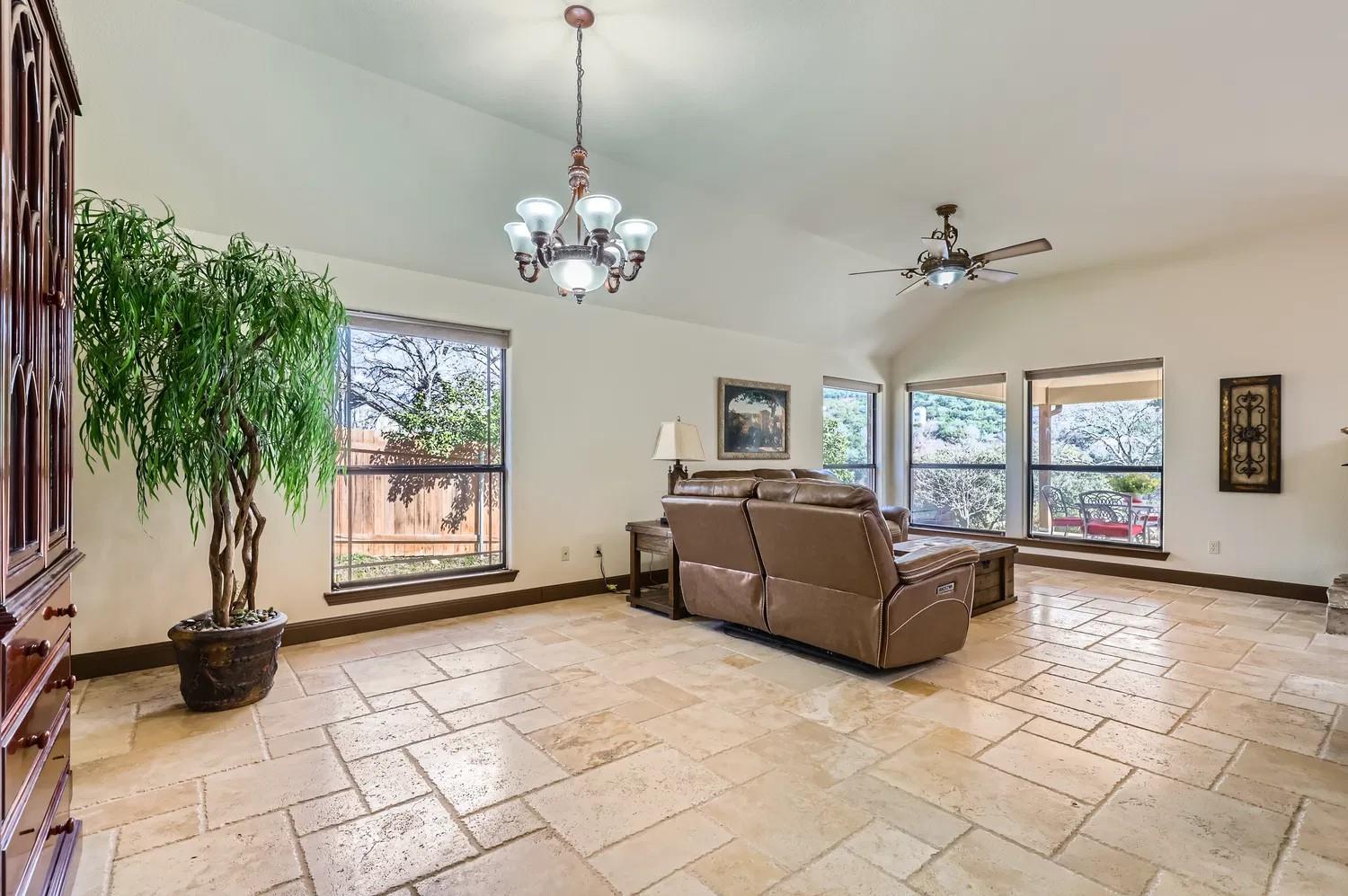 10809-10811 Lakeside DR