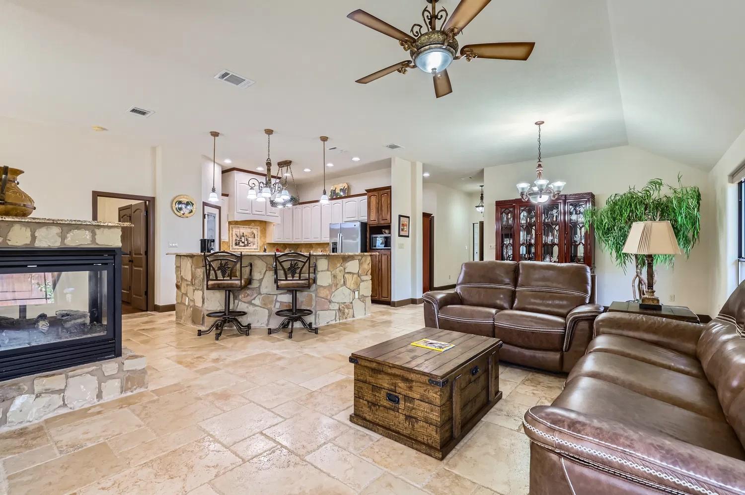 10809-10811 Lakeside DR