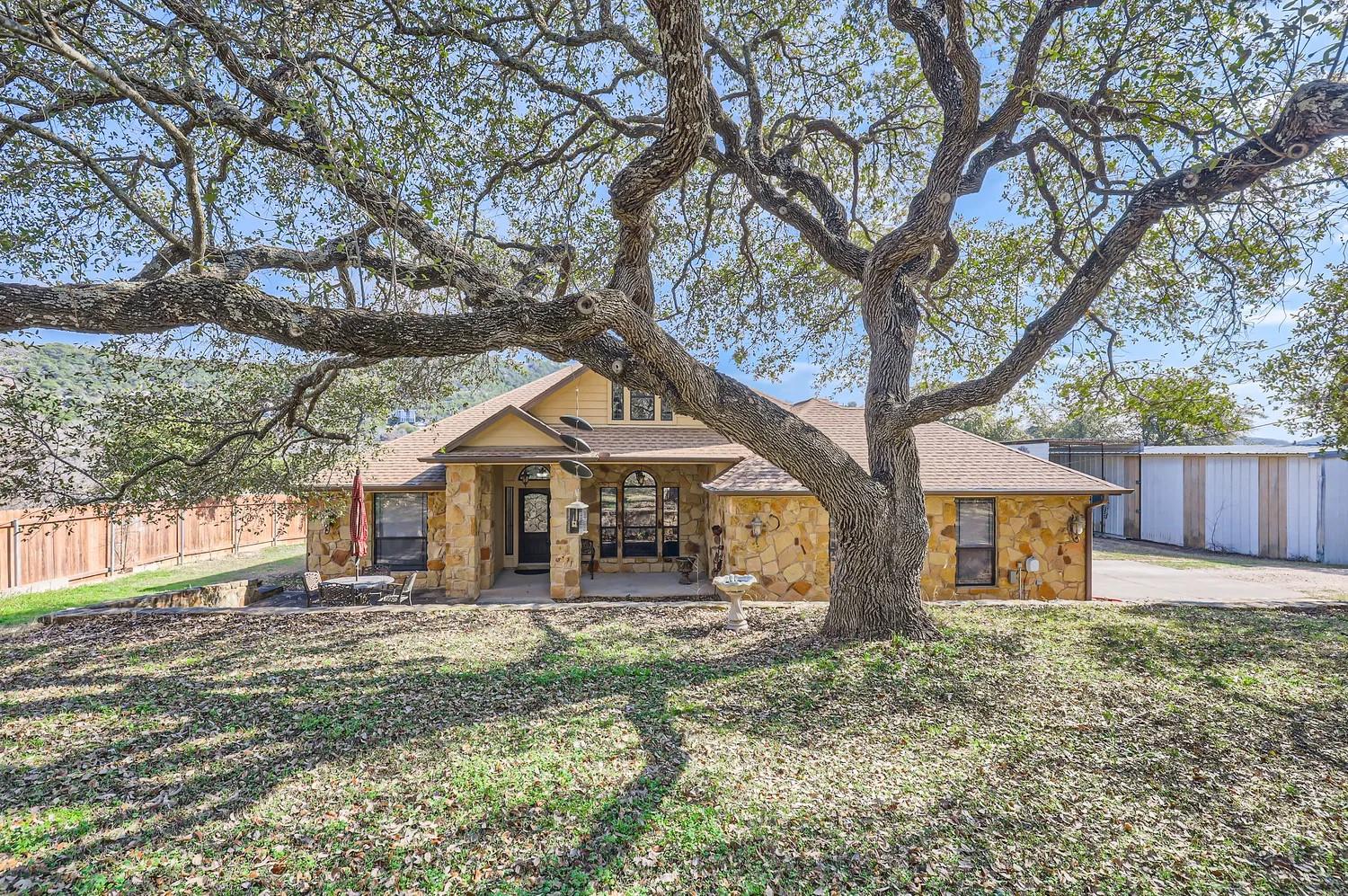 10809-10811 Lakeside DR