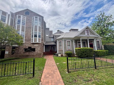 915 W 23rd ST 206 Austin TX 78705