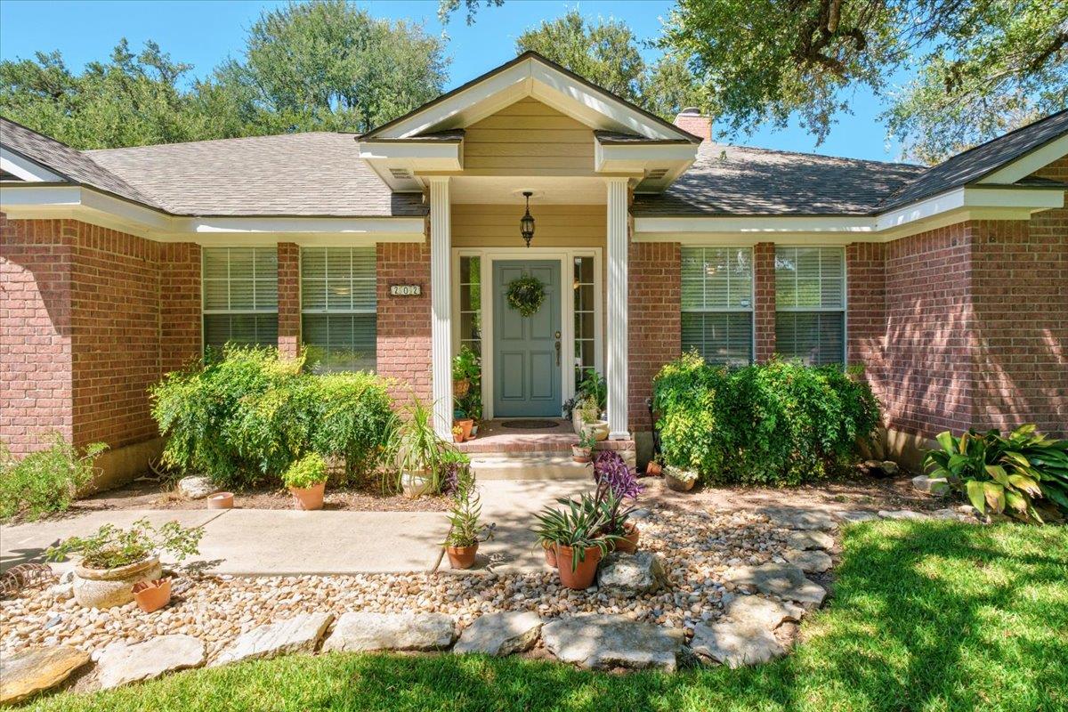 202 Treetop WAY