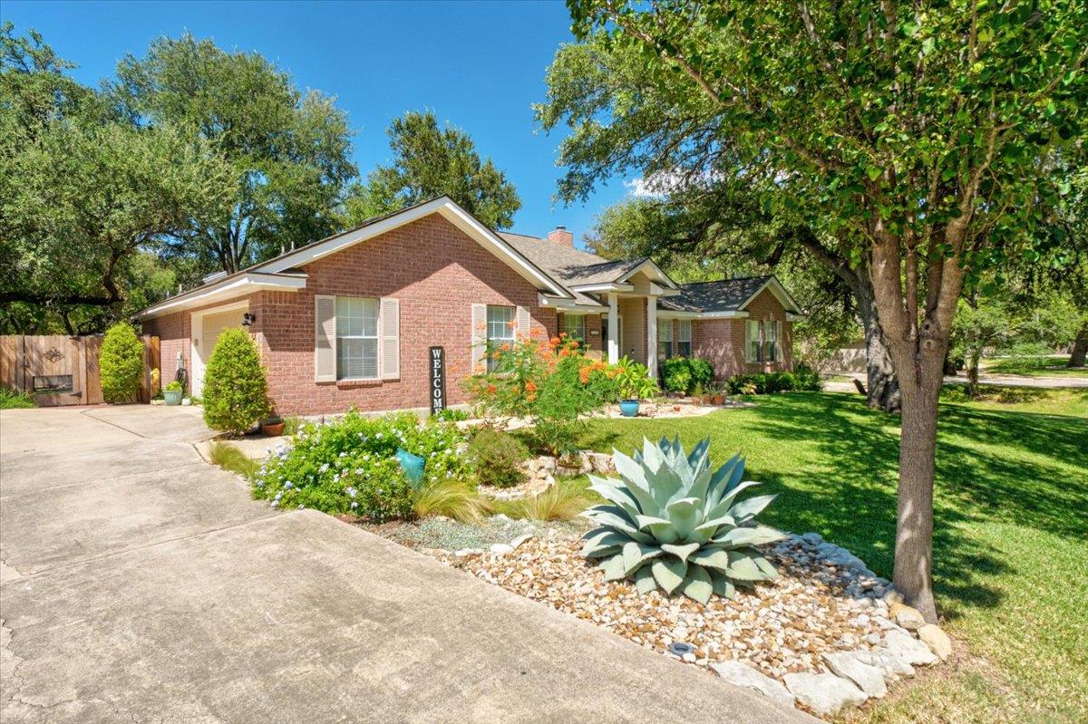 202 Treetop WAY