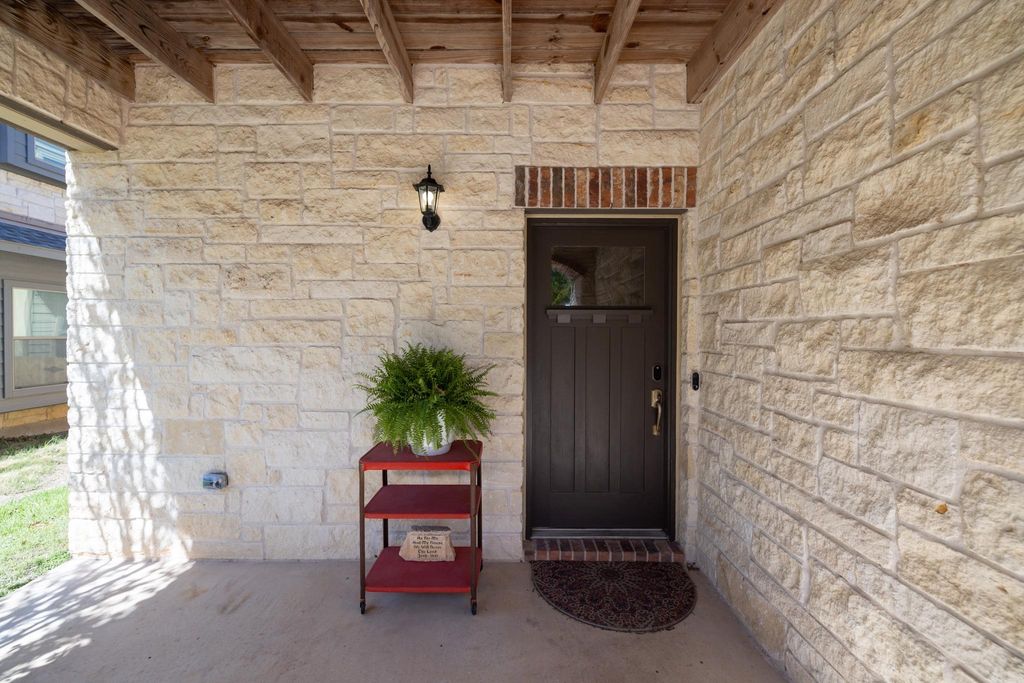 Photo of 222 Sycamore ST, Georgetown, TX 78633 (MLS # 7561981)