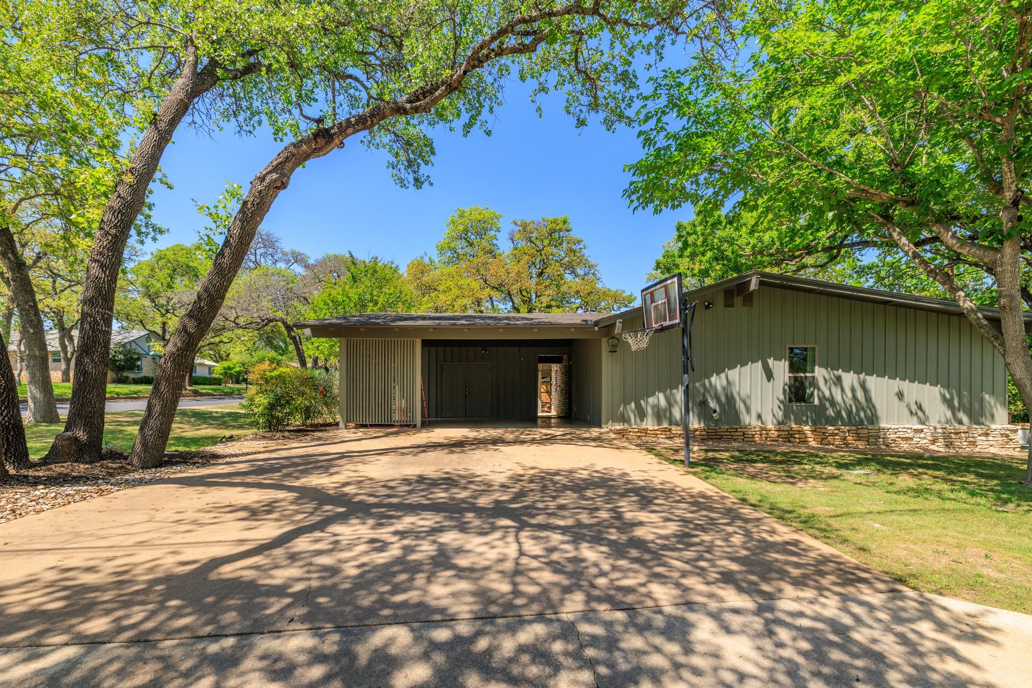 202 Tanglewood DR