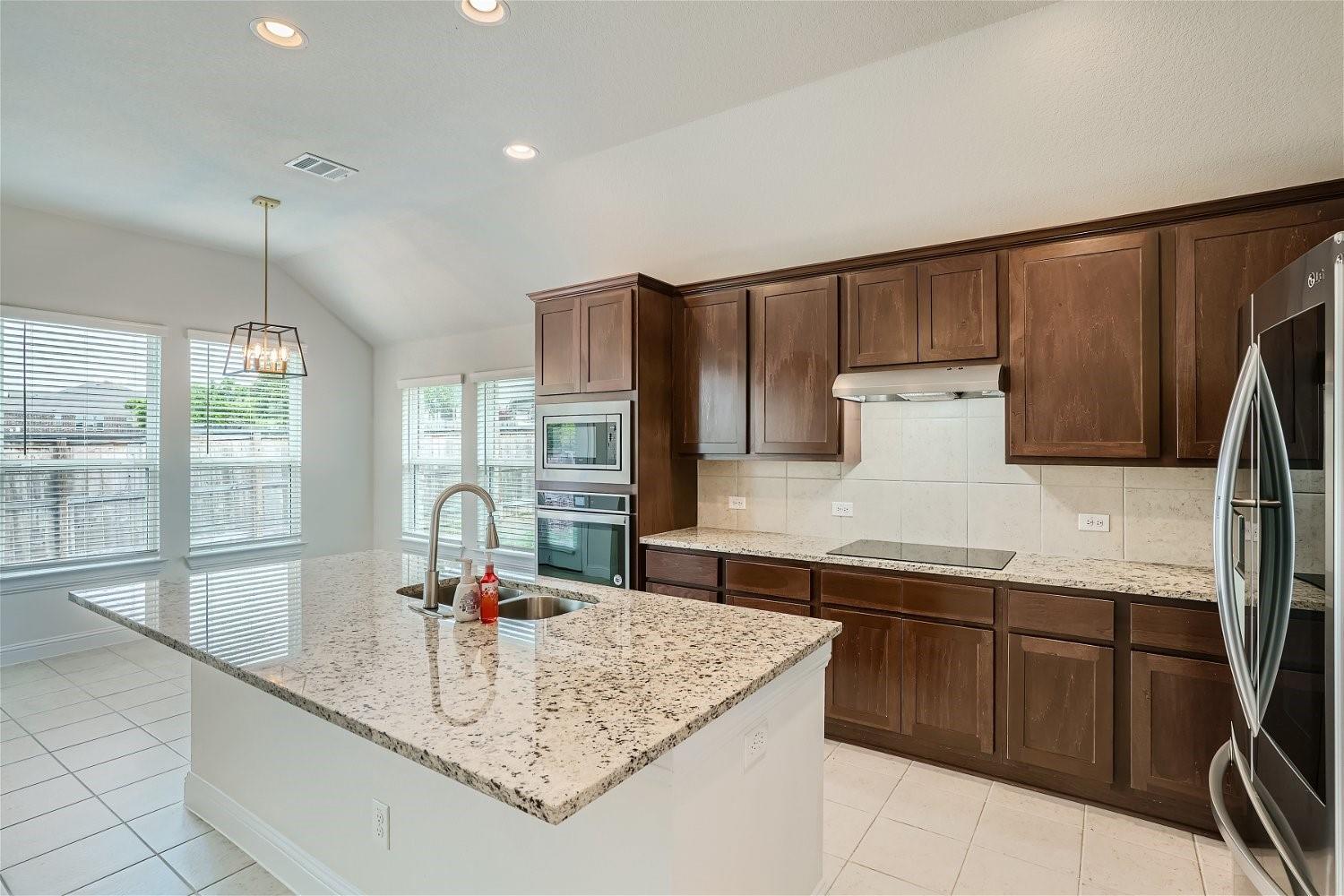 504 Pinnacle View DR
