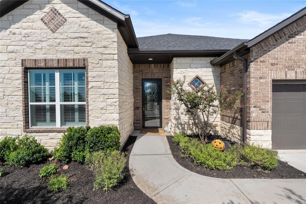 Photo of 604 Academy Oaks DR, San Marcos, TX 78666 (MLS # 1585125)