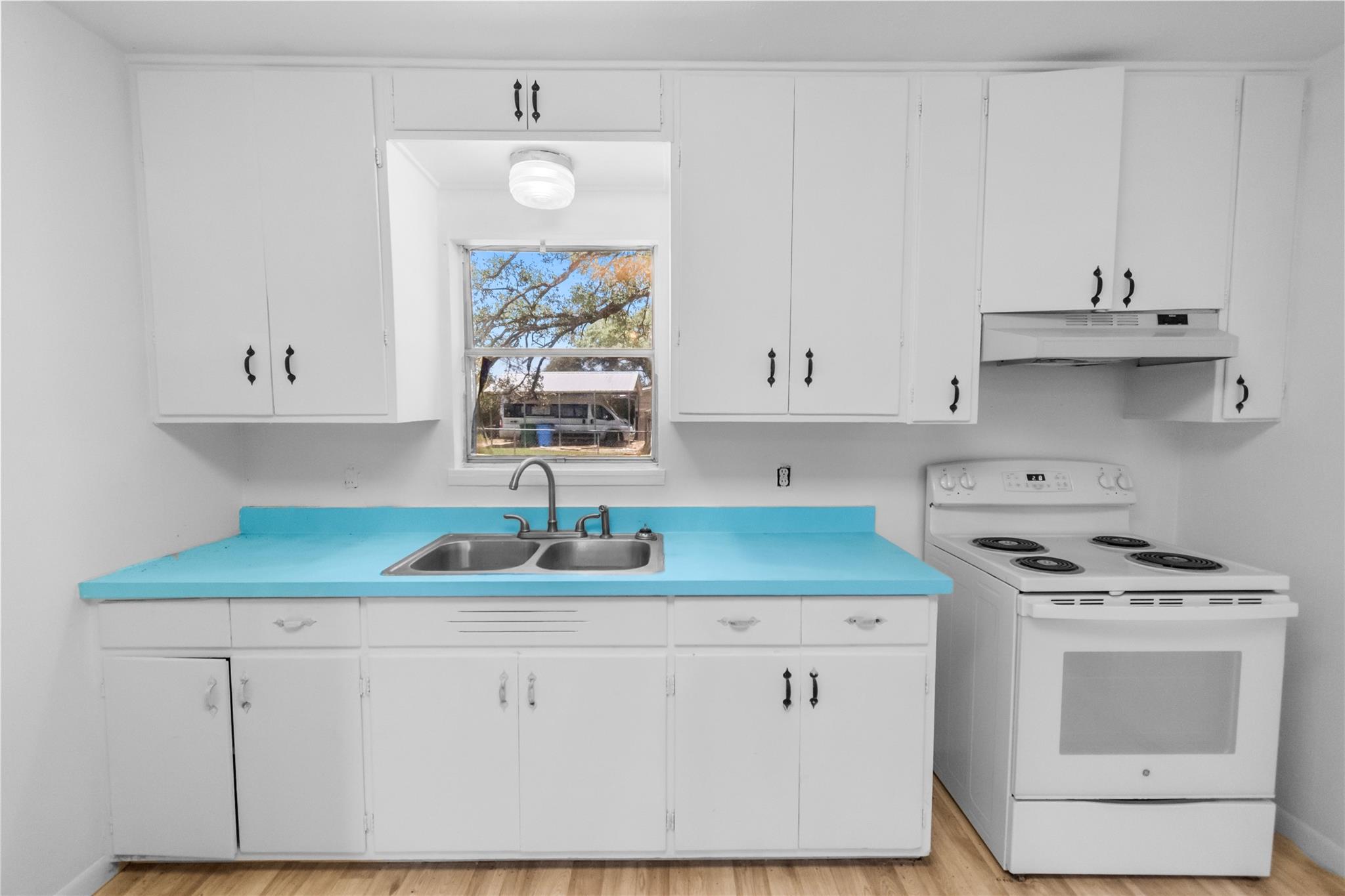 106 Beach DR
