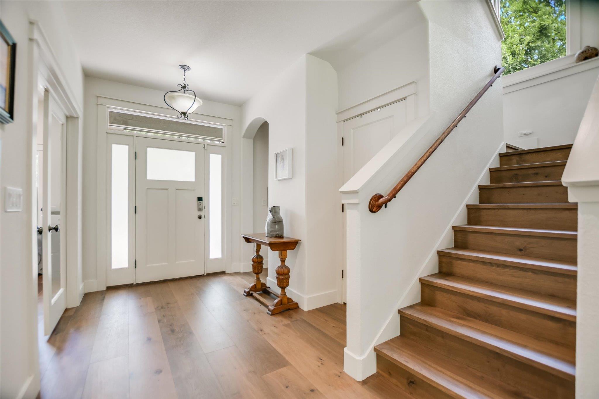2707 La Mesa DR