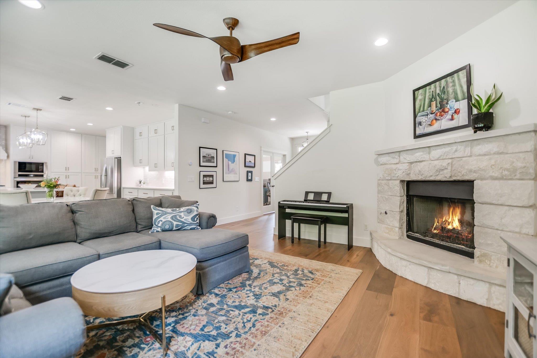 2707 La Mesa DR