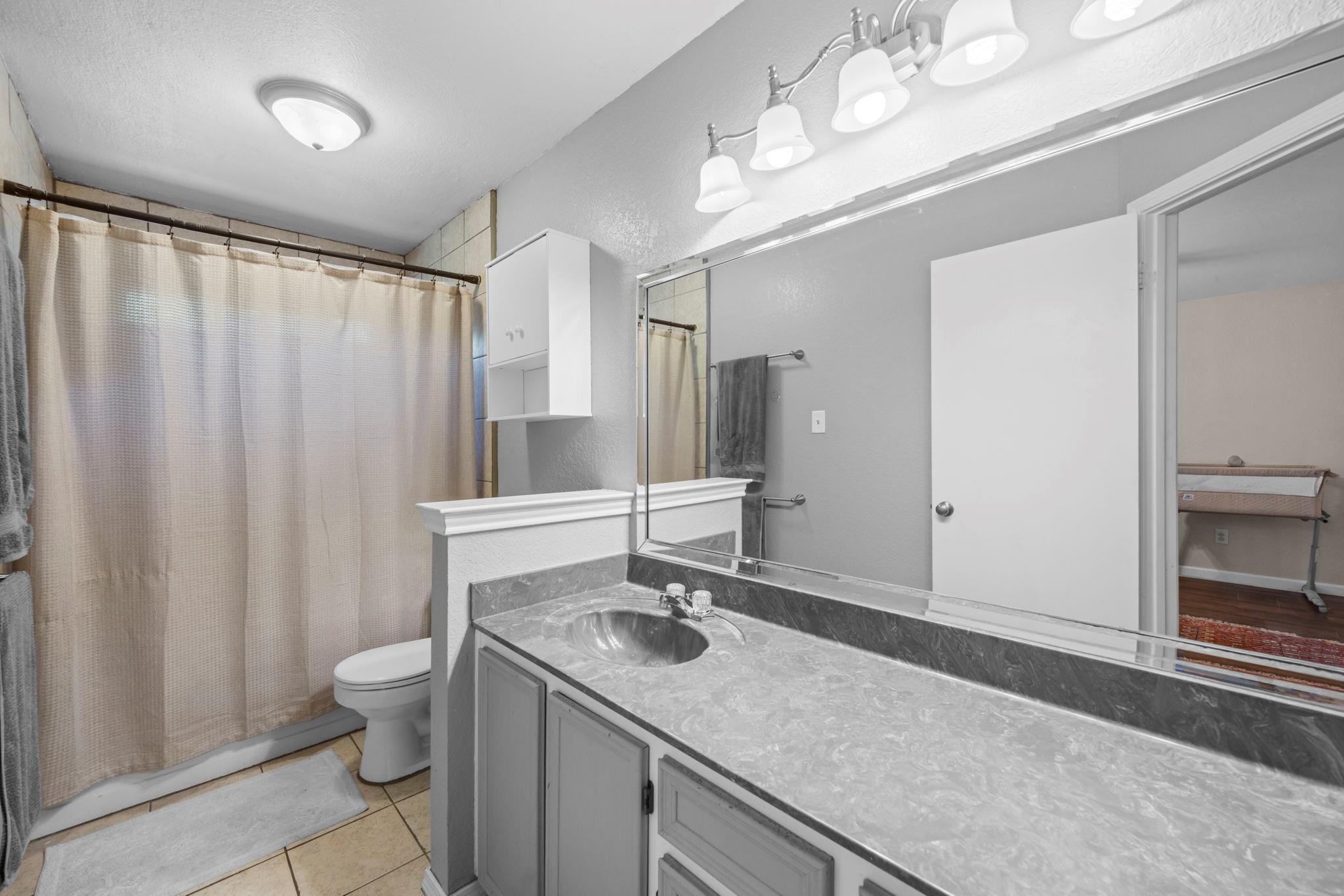 213 W Anderson Ave