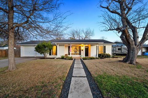 Photo of 5305 Fairmont CIR, Austin, TX 78745 (MLS # 3426832)