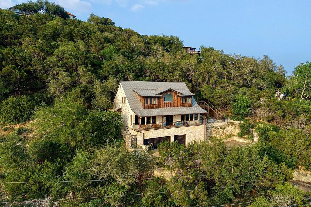 Photo of 13906 Skyline DR, Austin, TX 78732 (MLS # 6289586)