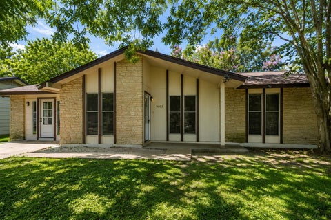 Photo of 5005 Creek Bend DR, Austin, TX 78744 (MLS # 2635555)