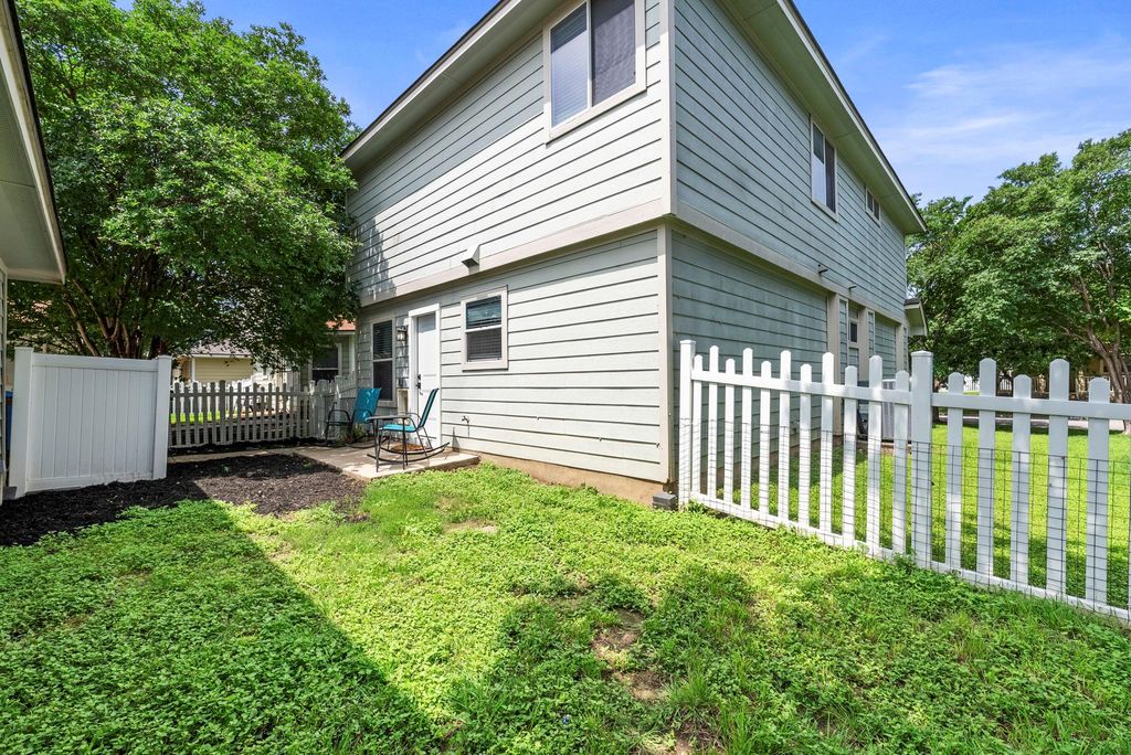 Photo of 525 Rolling Oak DR, Round Rock, TX 78664 (MLS # 2601773)