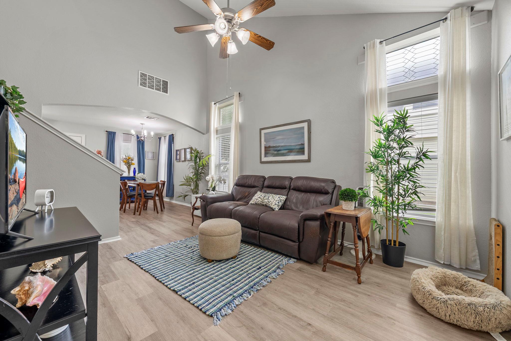 525 Rolling Oak DR