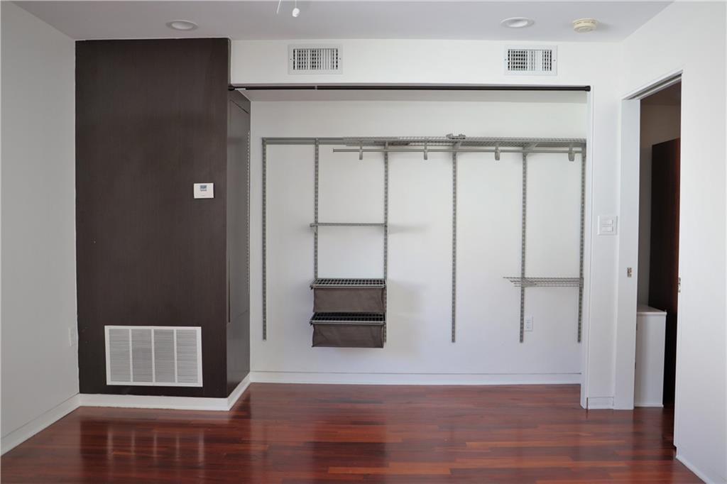 Austin, Texas 78701, United States, 1 Bedroom Bedrooms, ,1 BathroomBathrooms,Residential,Active,98142