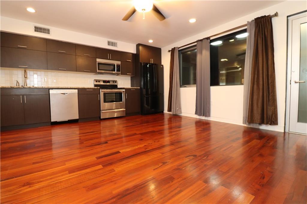 Austin, Texas 78701, United States, 1 Bedroom Bedrooms, ,1 BathroomBathrooms,Residential,Active,98142