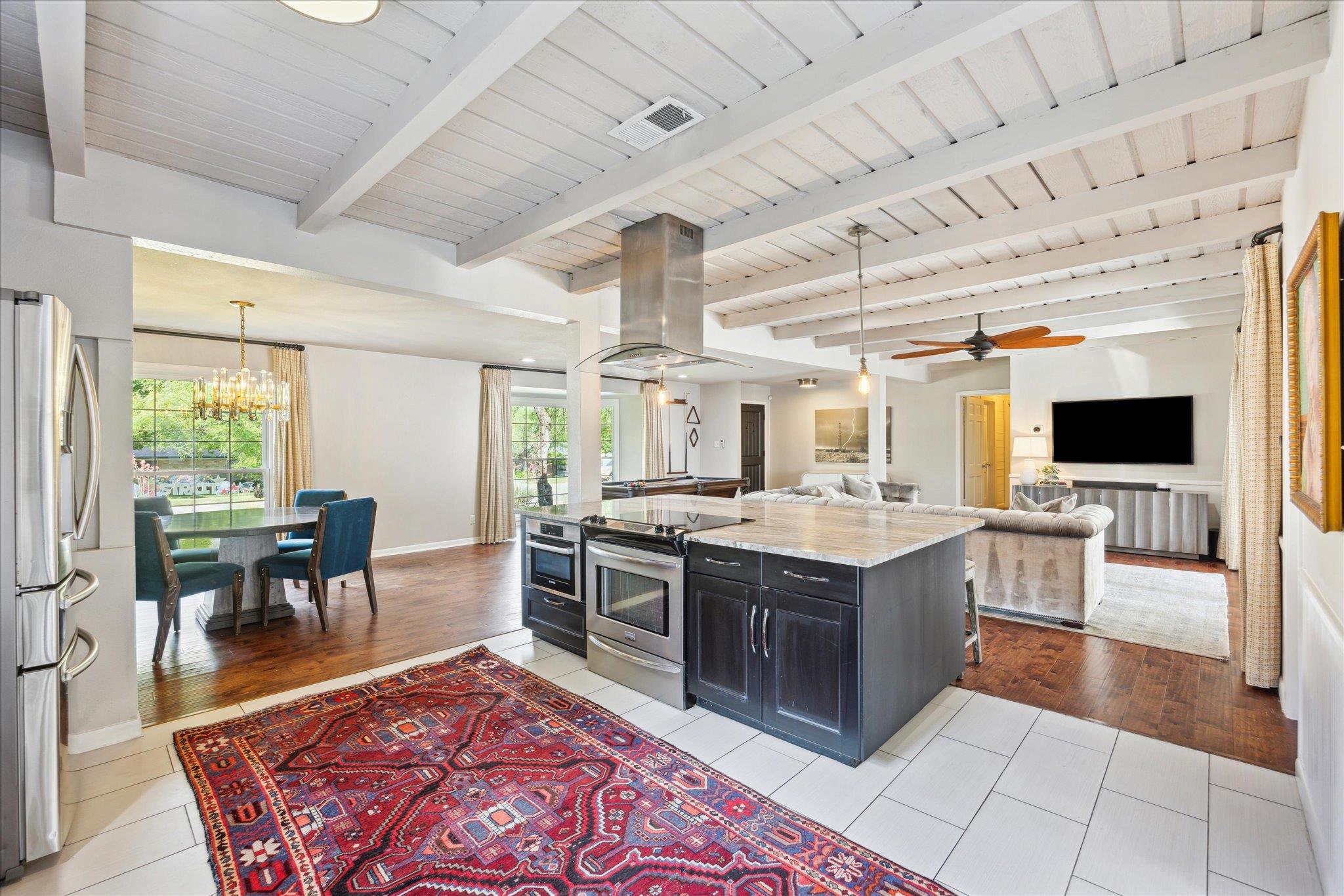 5808 Marilyn DR