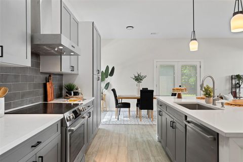 Tiny photo for 3611 Munson ST, Austin, TX 78721 (MLS # 7756908)