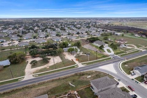 1520 Avenue C N Elgin TX 78621