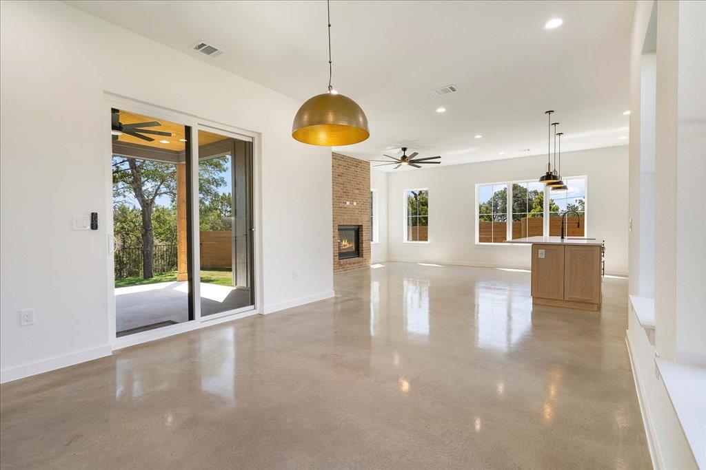 8609 Nina LN