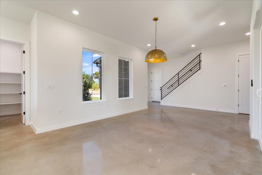 8609 Nina LN
