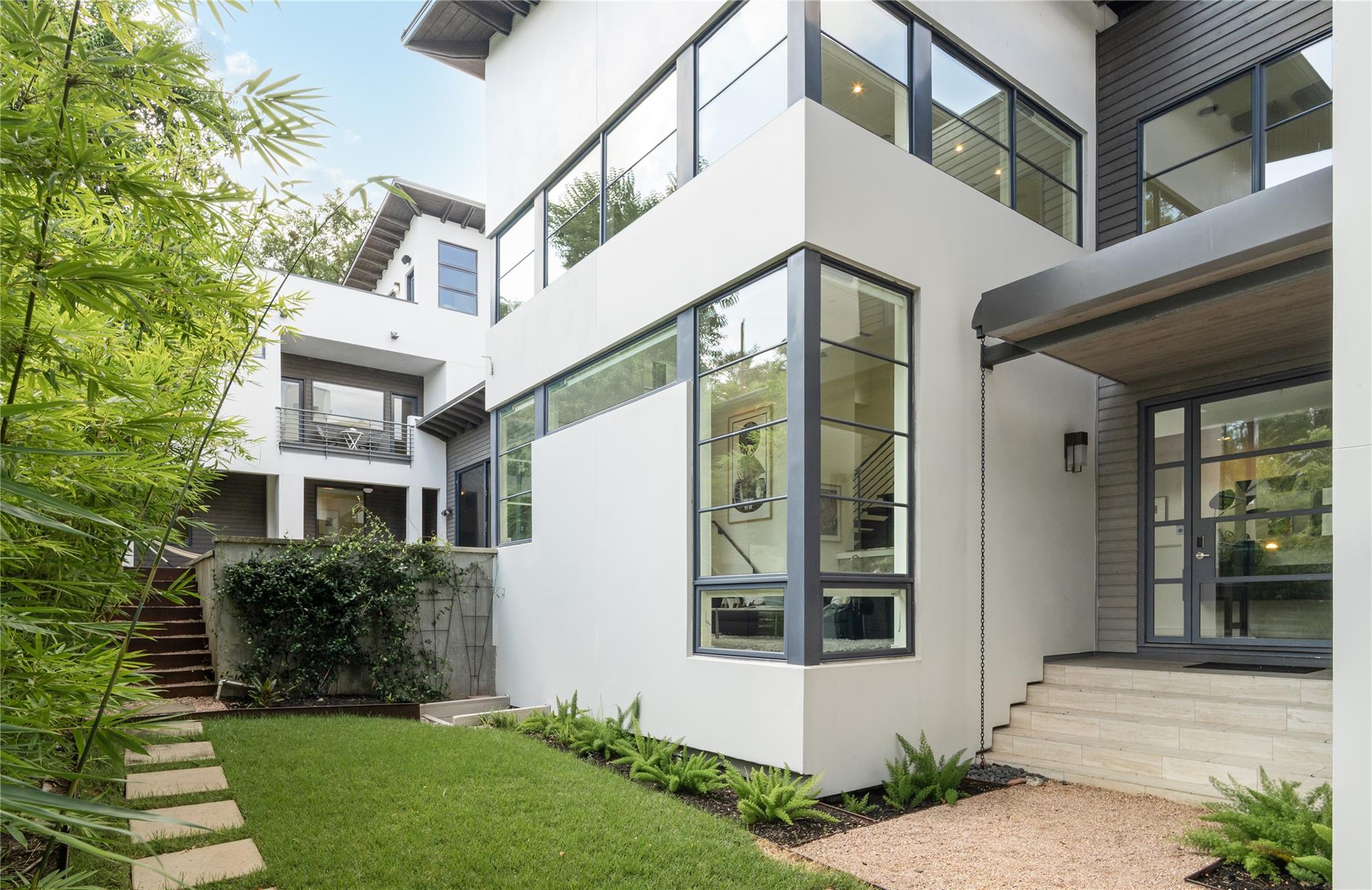 1407 Alameda DR