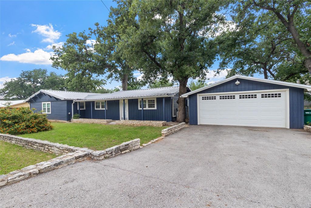 Photo of 156 W Castleshoals DR, Granite Shoals, TX 78654 (MLS # 7700685)