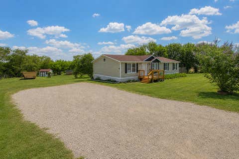 Photo of 1225 Grandview DR, San Marcos, TX 78666 (MLS # 3962381)