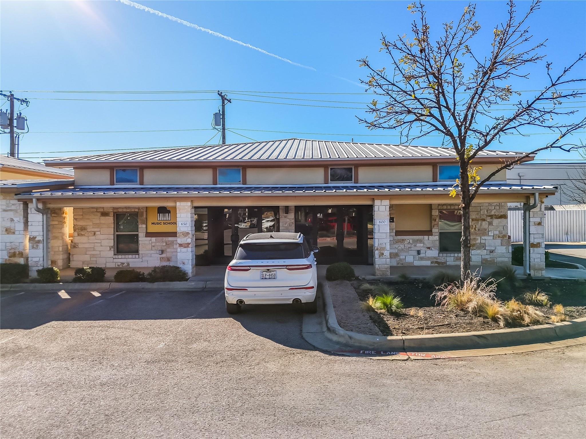 3001 Joe Dimaggio BLVD 600A + 650B