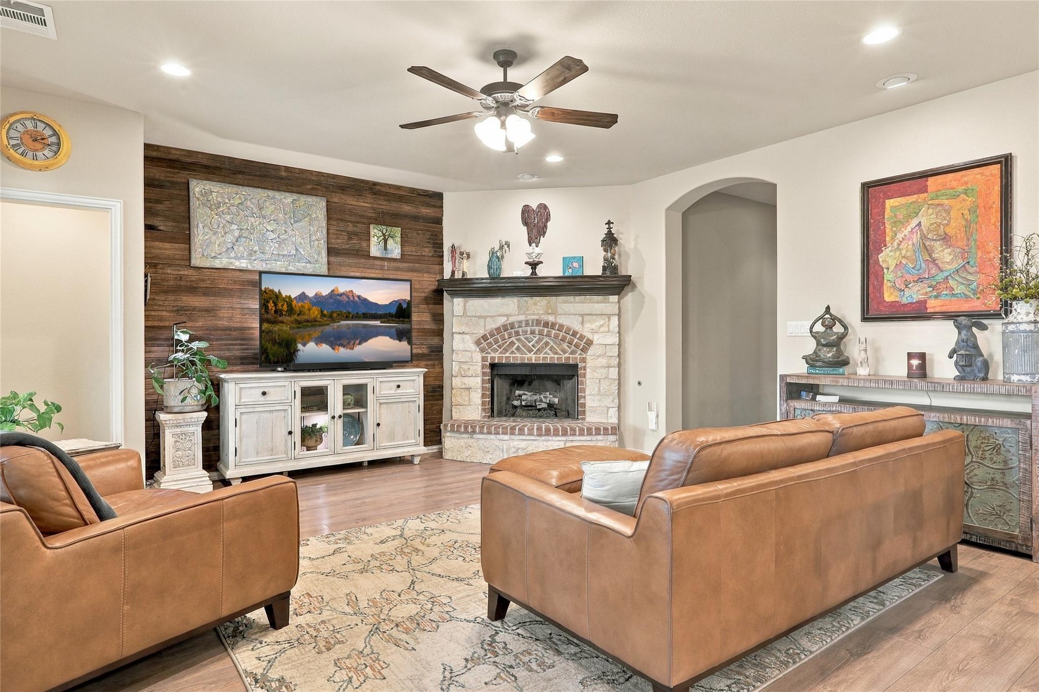 320 Fort Cobb WAY