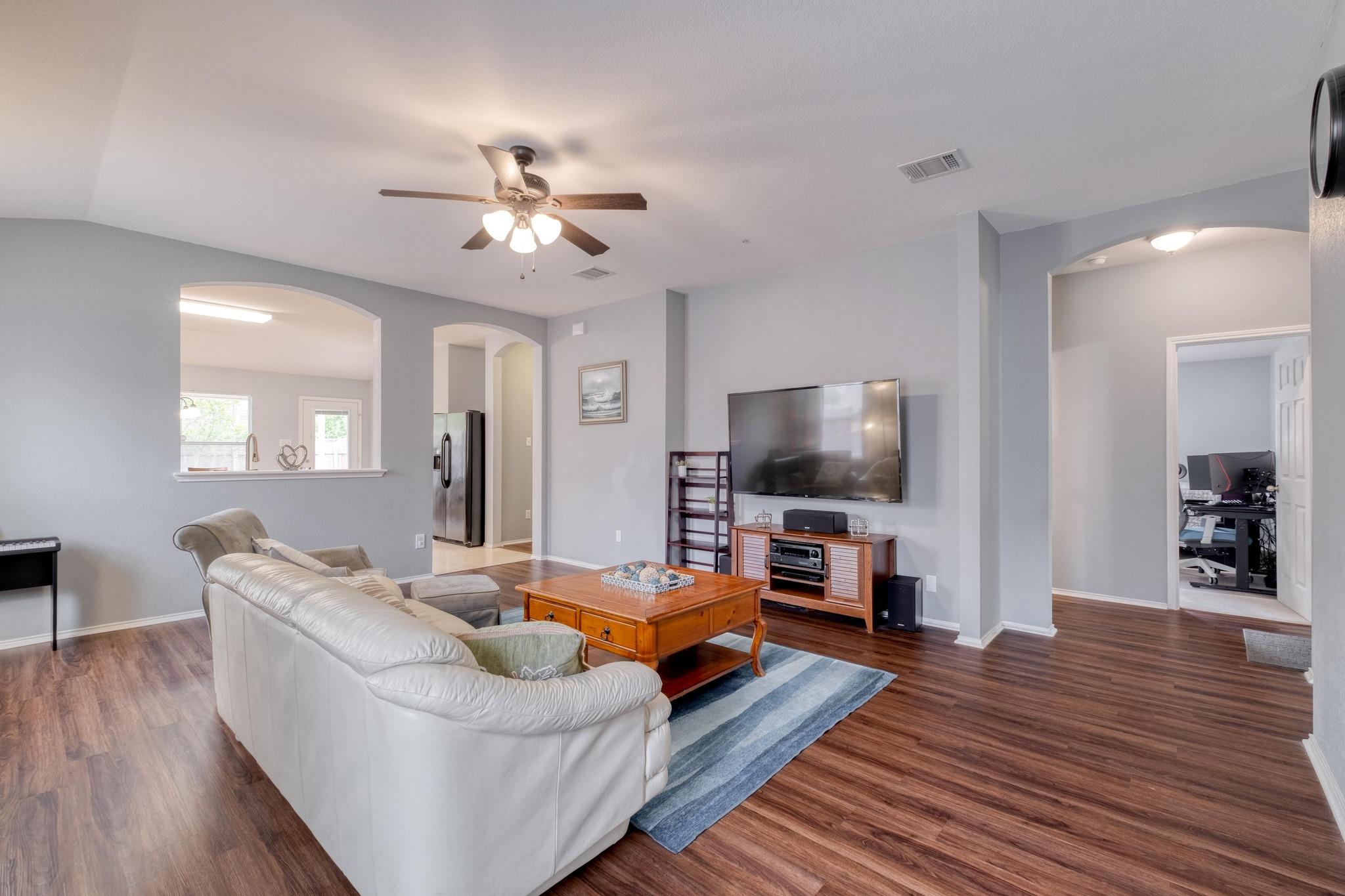 521 Mackenzie WAY
