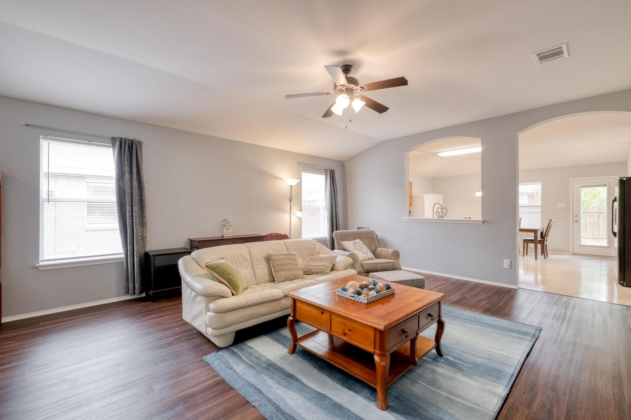 521 Mackenzie WAY