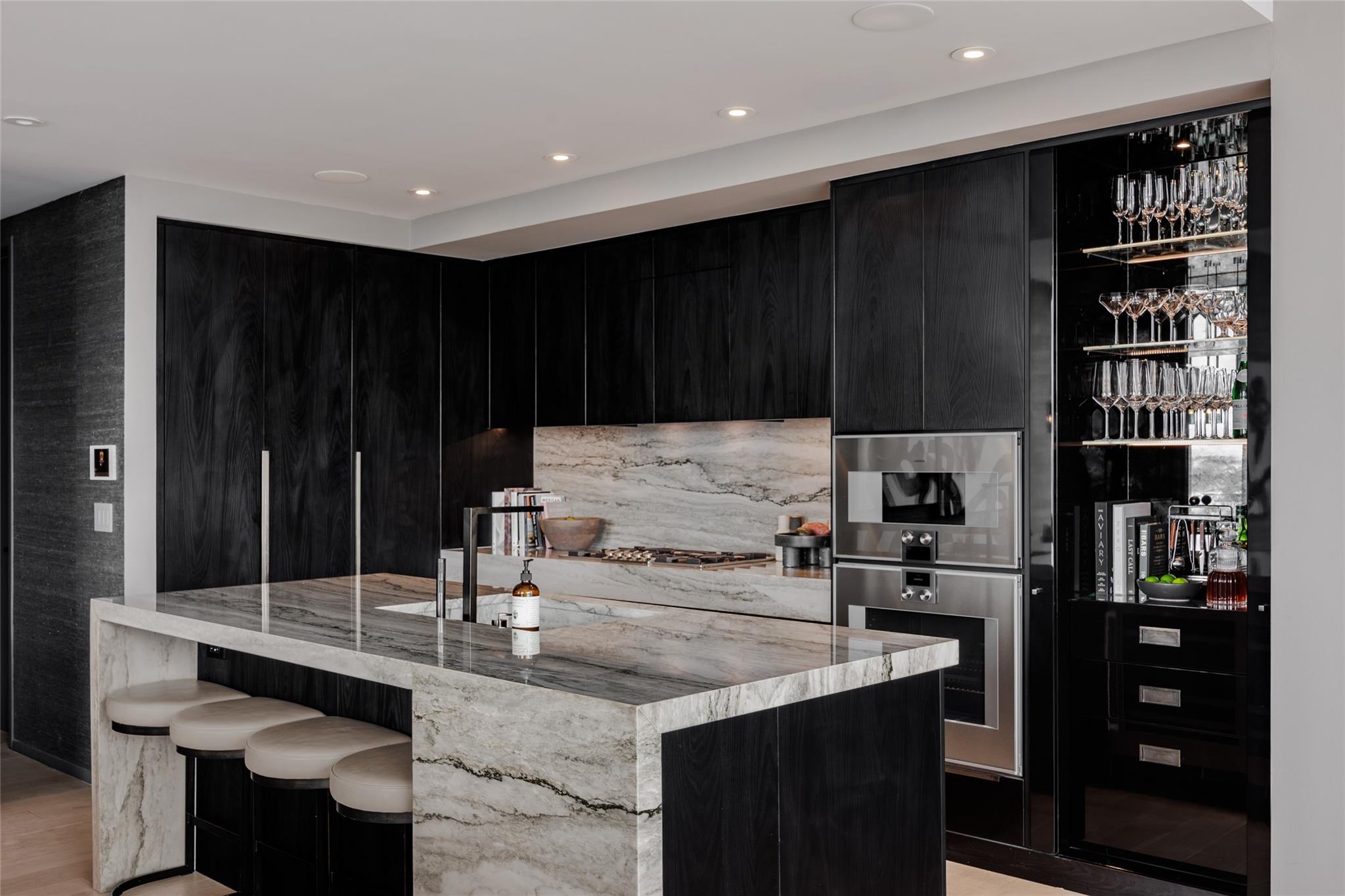 301 West Ave 3805