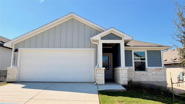 12421 SAINT THOMAS DR, DEL VALLE, TX 78617 - Image e62a1bfb7cbb2ee0741b1facd9bb7e96/3132323200