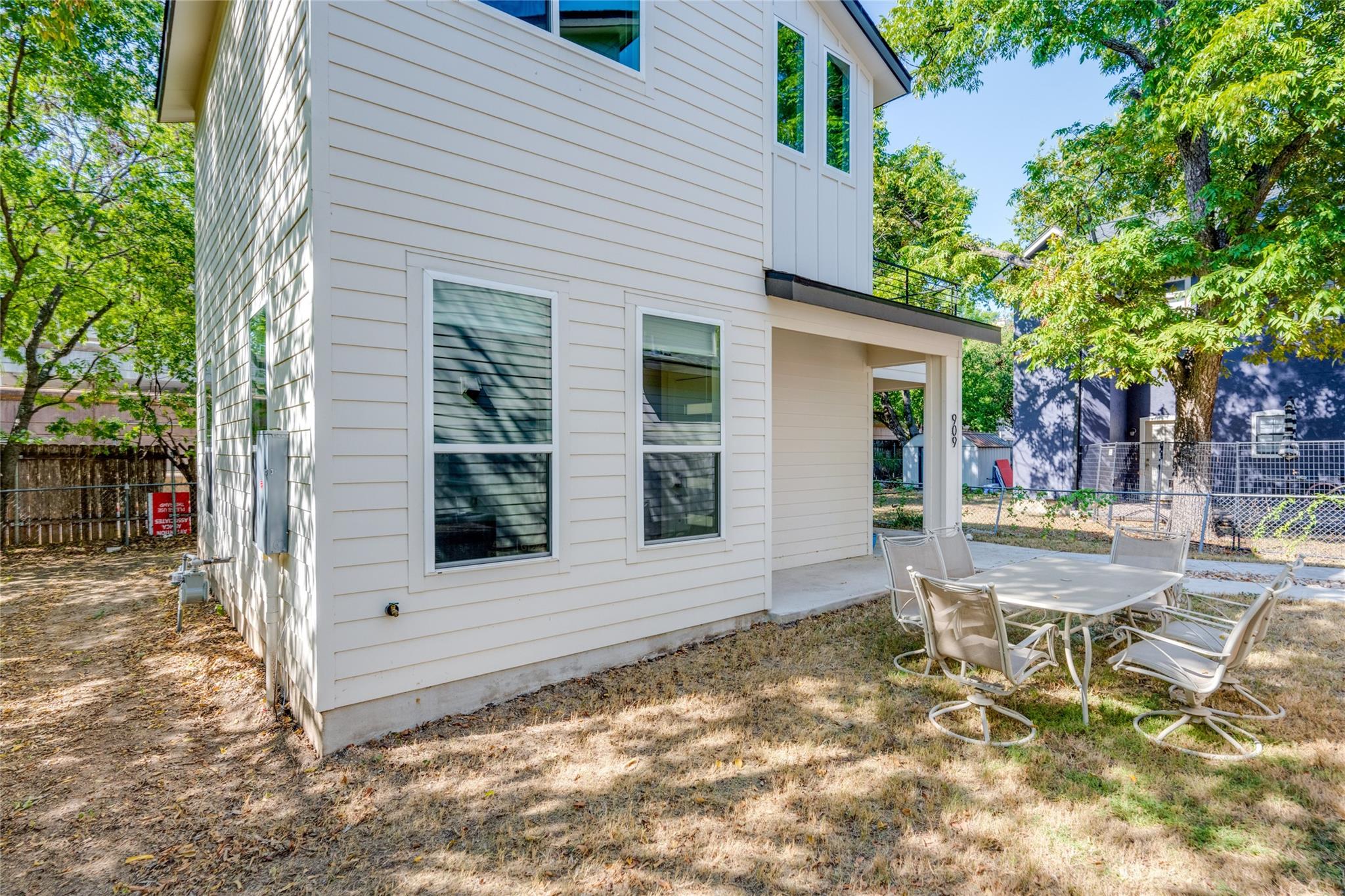 909 Capitol CT 2